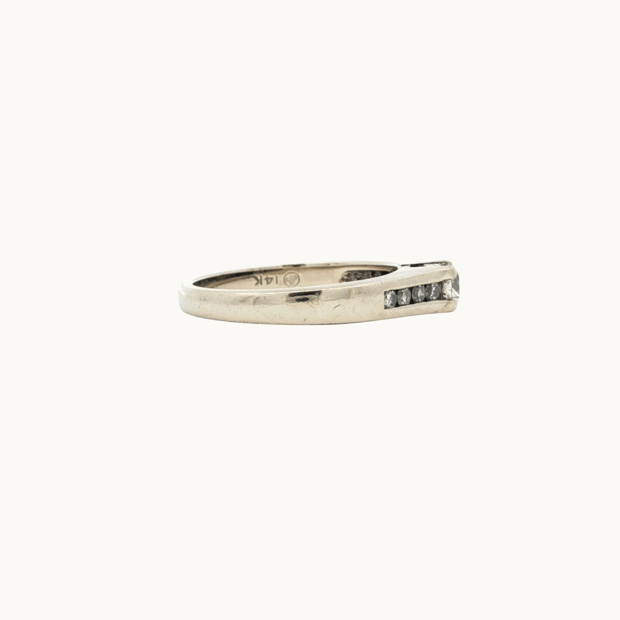 Solitaire Ring in 14K White Gold with Diamonds
