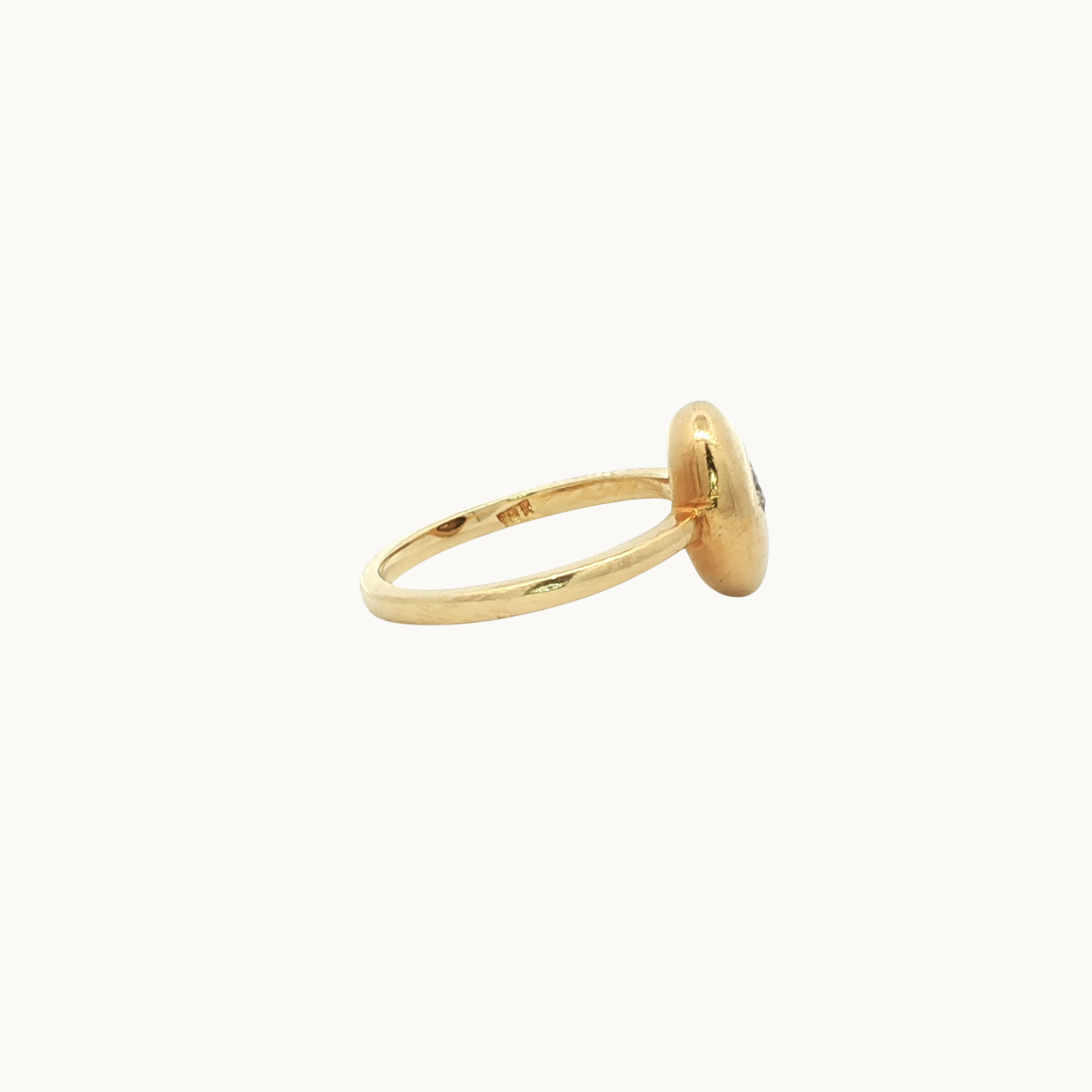 Bague Chevalière Ovale en Or jaune 18K avec Diamants