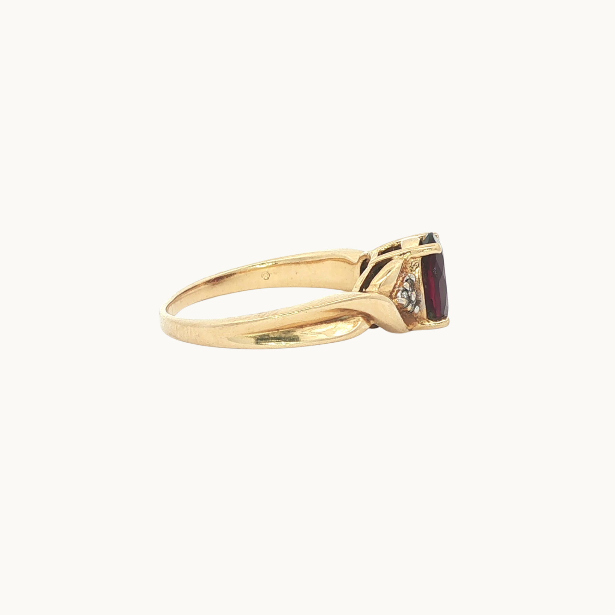 Bague en Or jaune 14K avec Grenat et Diamants