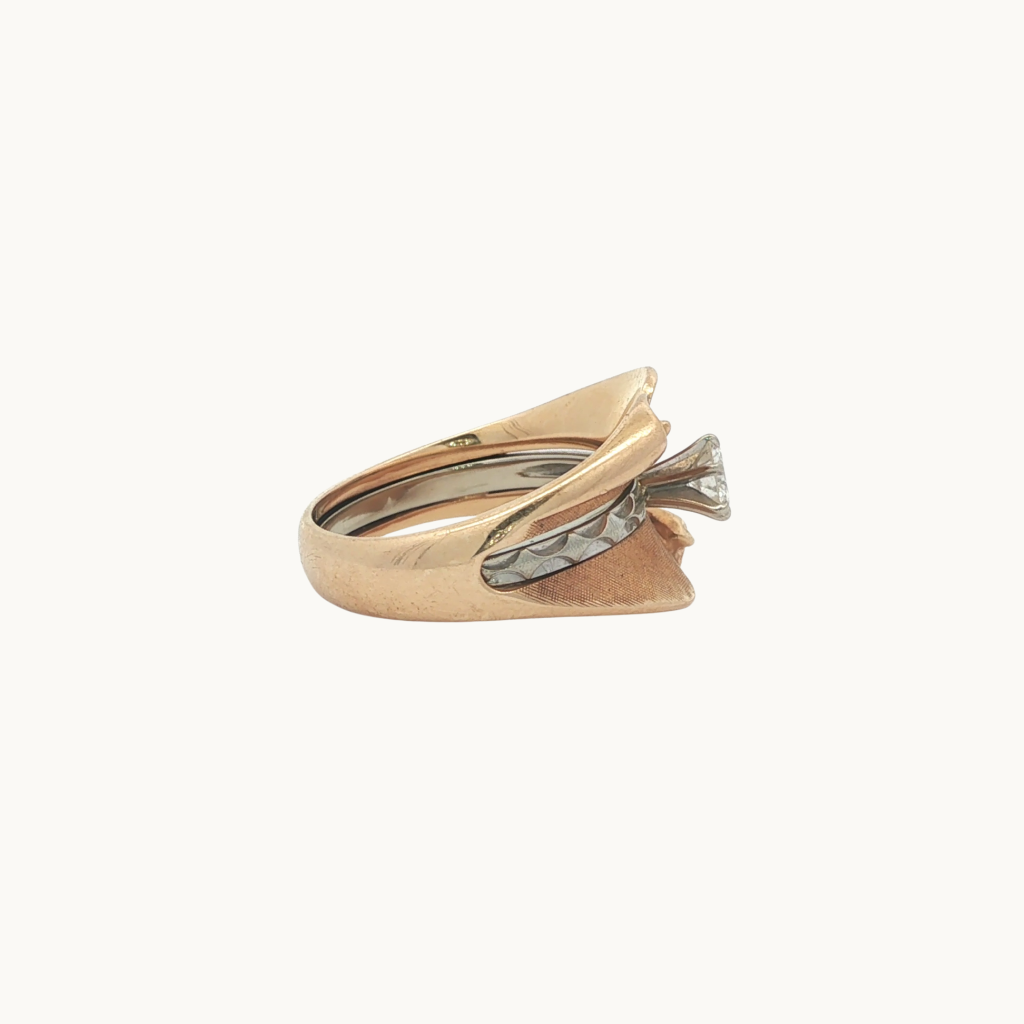Bague Double Emboitable avec Alliance en Or jaune 14K et Solitaire en Or Blanc 18K avec Diamants