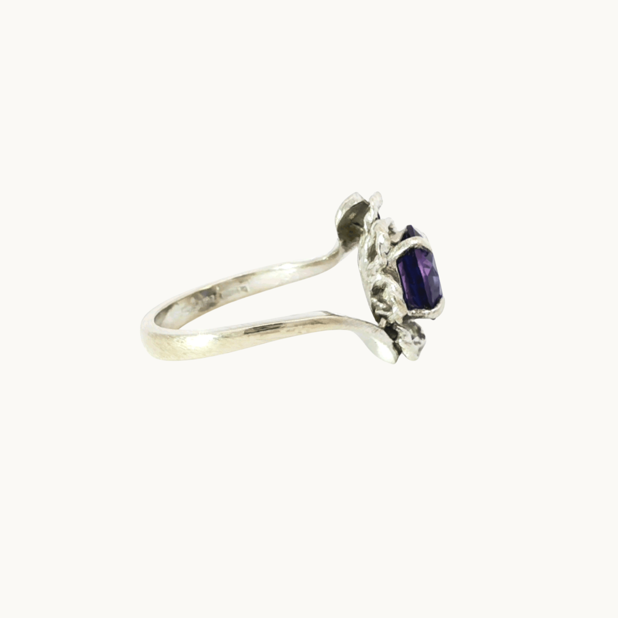 10K White Gold Solitaire Ring with Sapphire