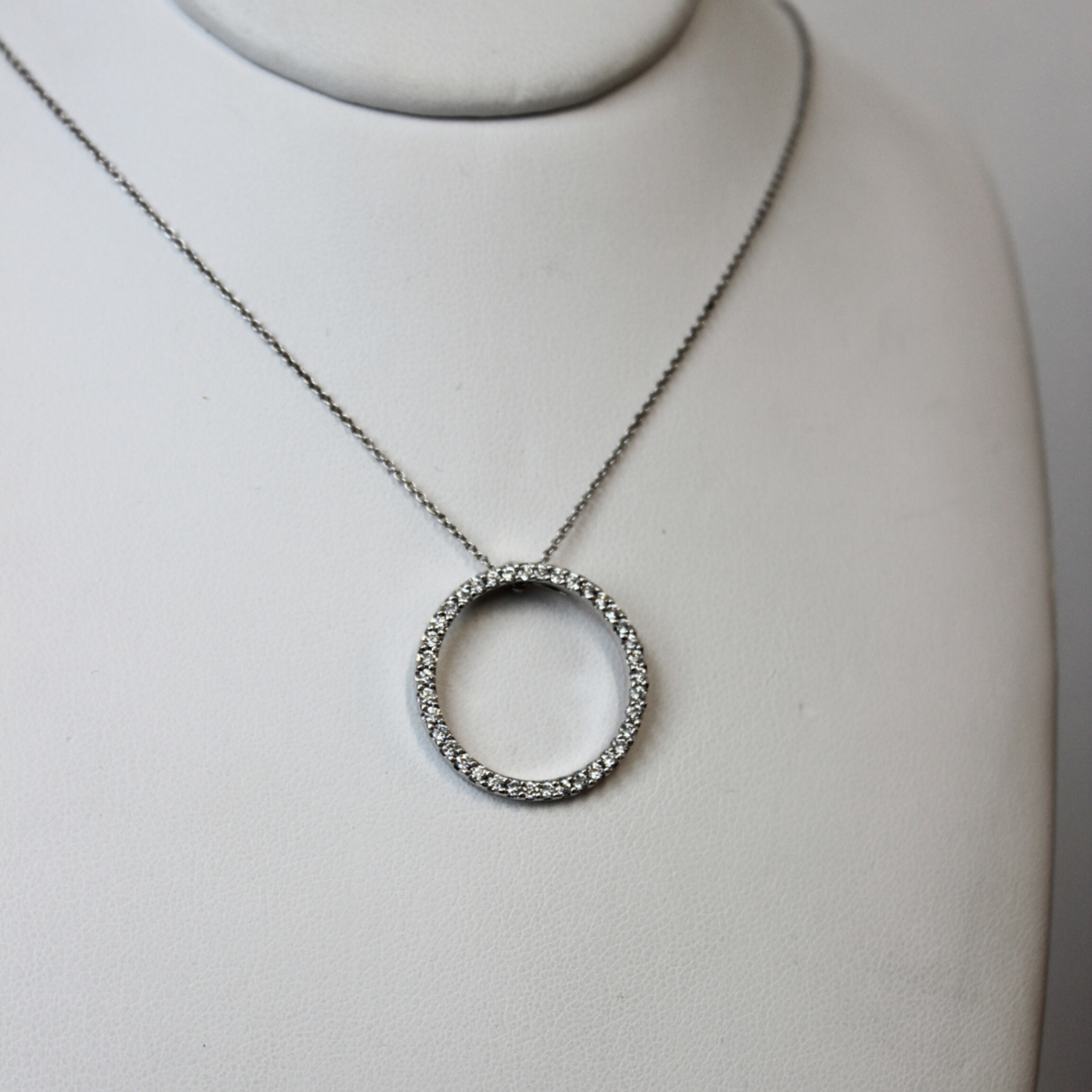 White gold 18K life circle necklace with diamonds