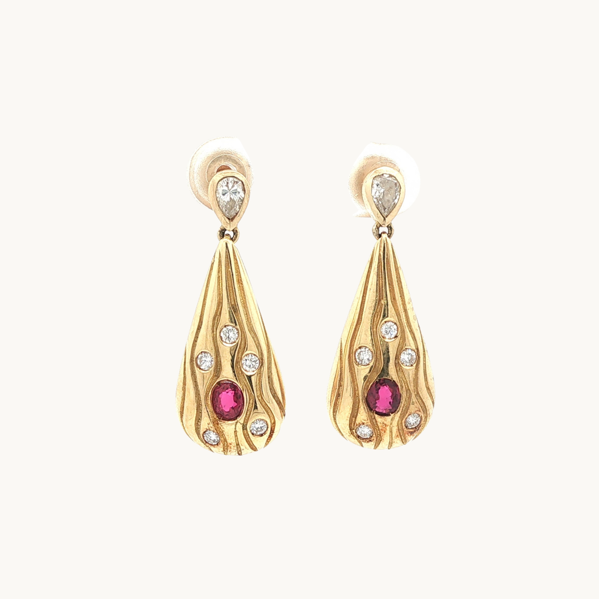 Boucles d'Oreilles Pendantes en Or Jaune avec Rubis et Diamants