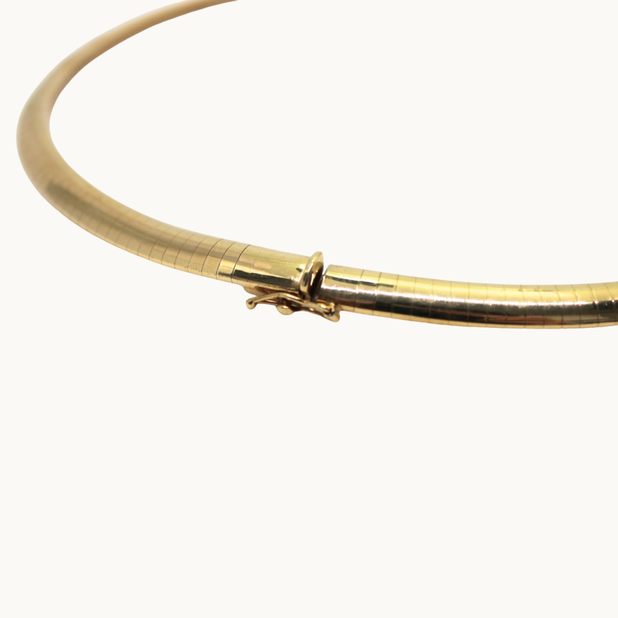 Rigid necklace in 14K yellow gold and pendant in 18K gold with aquamarine and diamonds