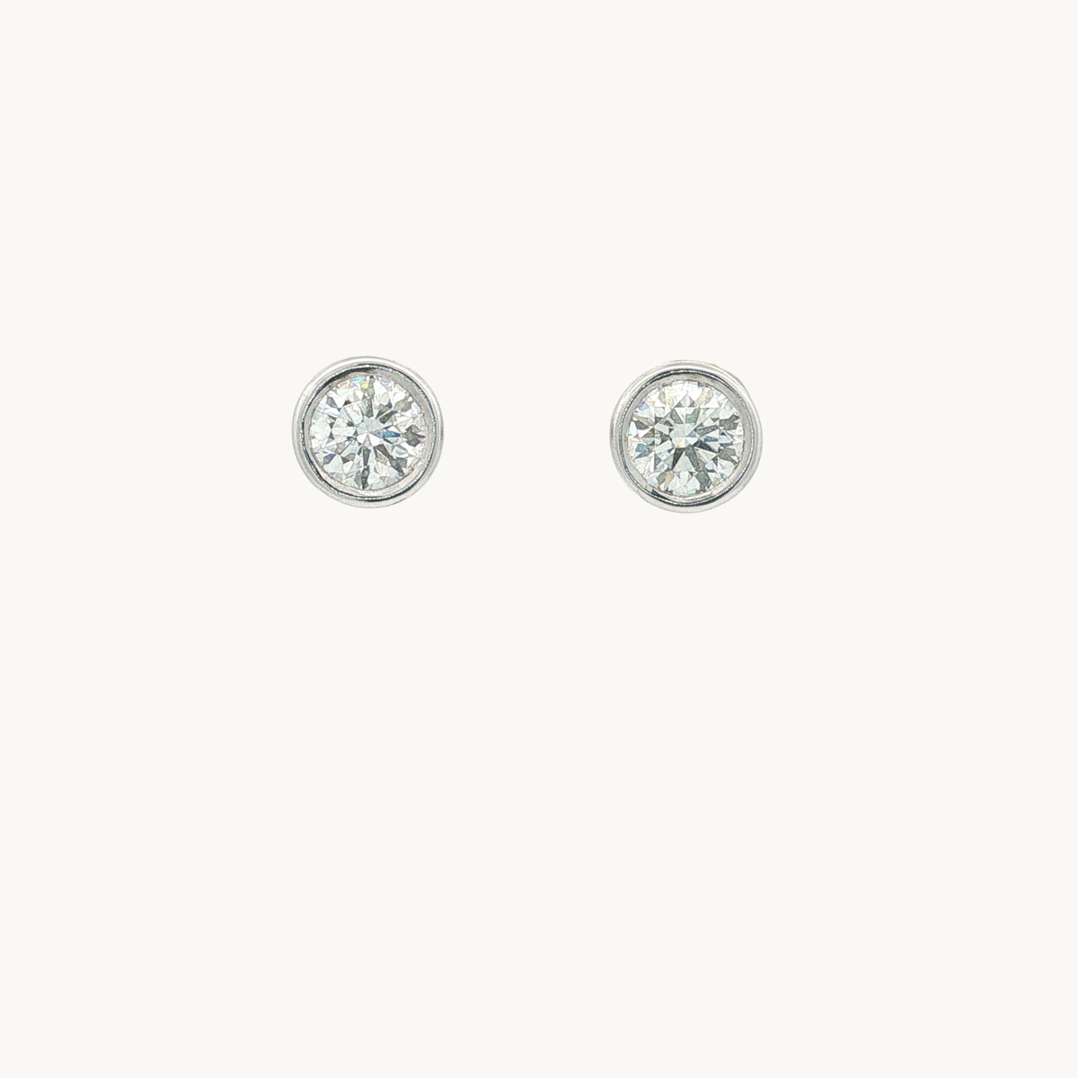 Boucles d'Oreilles Puces en Or blanc 18K avec Diamants