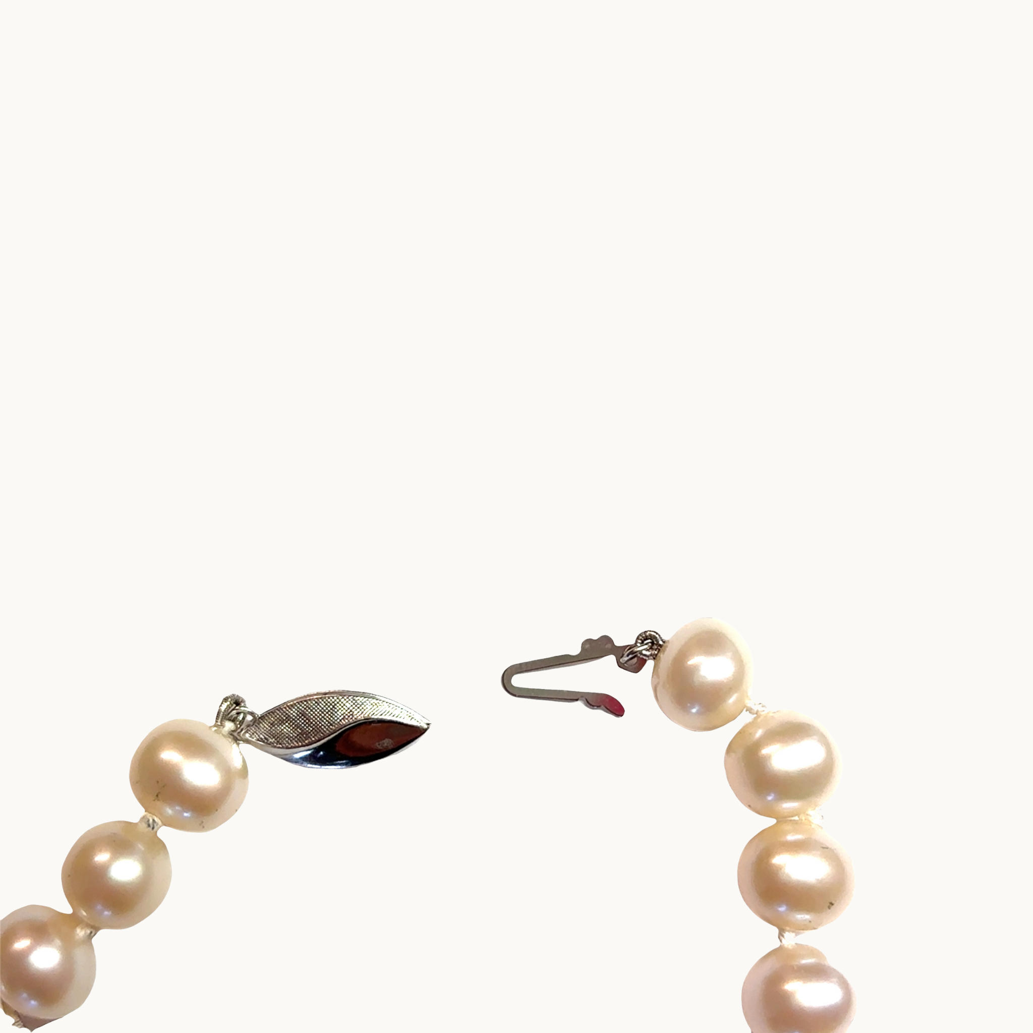 Parure avec collier et boucles d'oreilles avec Or blanc 14K et Perles d'eau douce