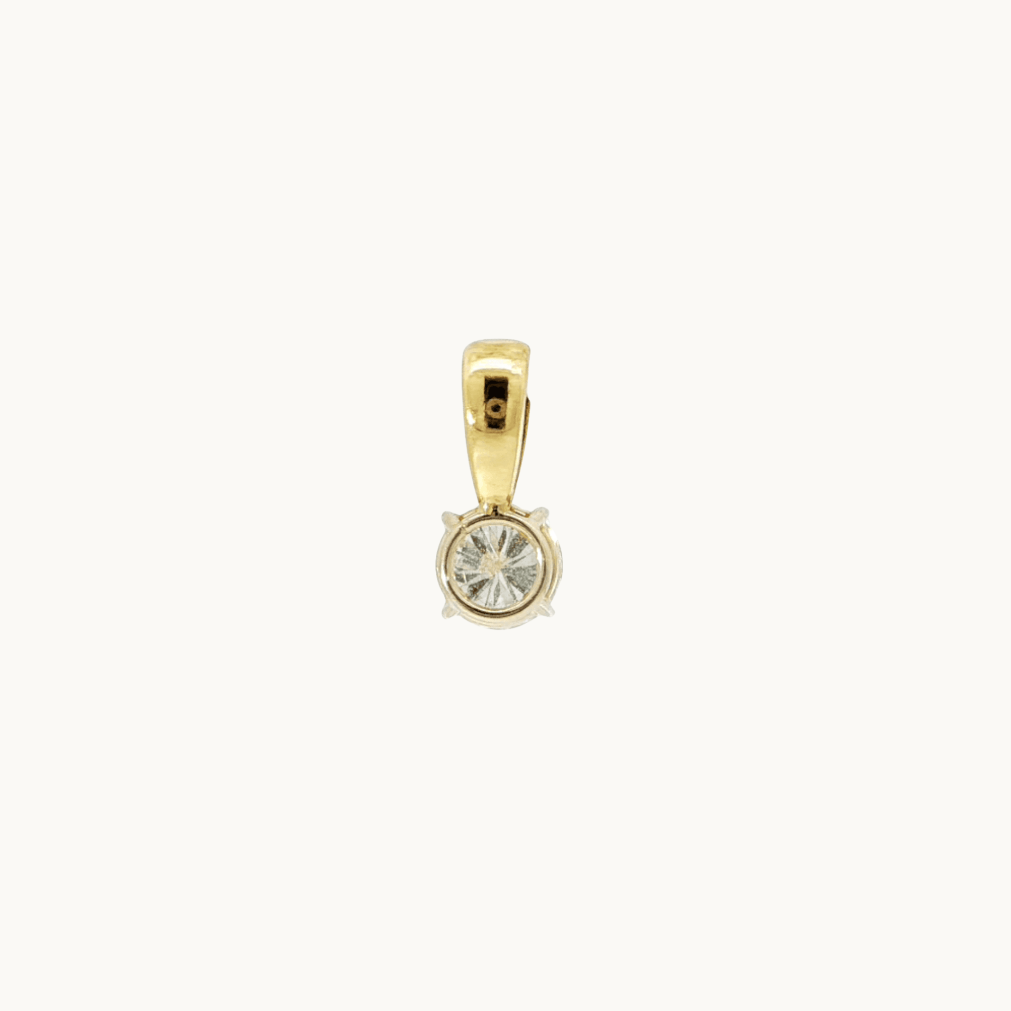 18K Yellow Gold Pendant with Diamond