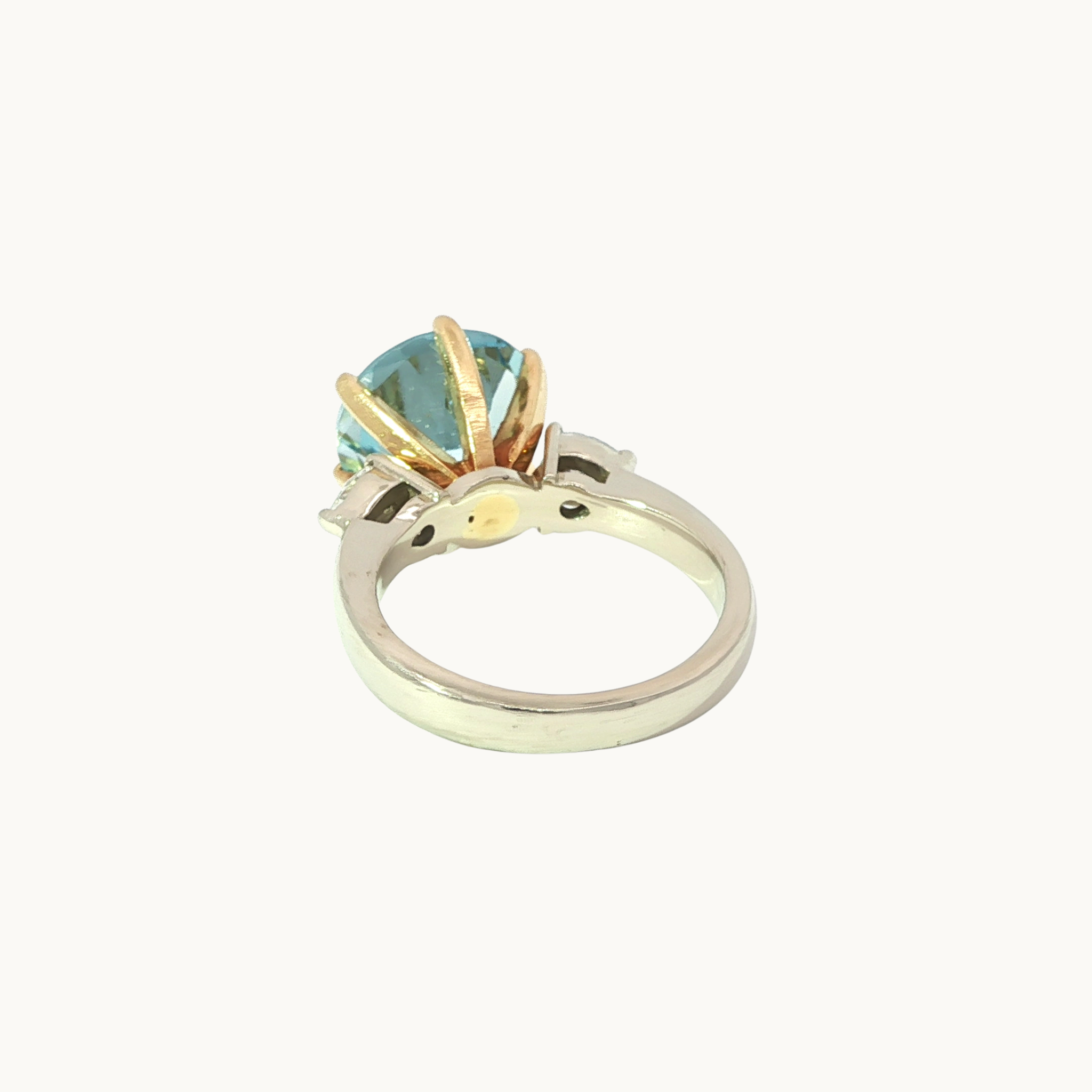 18K White and Yellow Gold Ring with Aquamarine and Diamonds