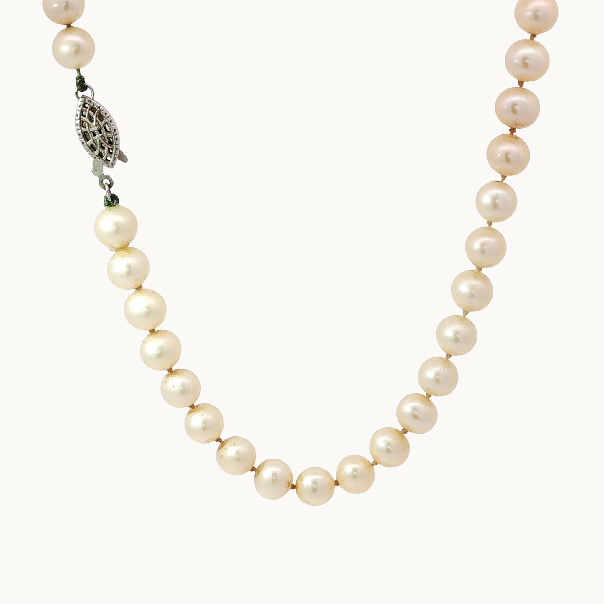 Collier de perles d'eau douce avec fermoir en argent