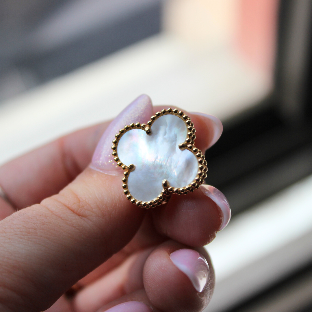 Boucles d'oreilles alhambra nacre VAN CLEEF & ARPELS